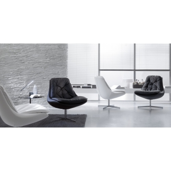 Daya leather armchair by Bontempi
