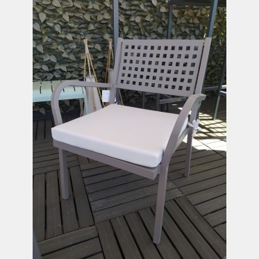 Alice CH600 Vermobil lounge chair in Prompt Delivery