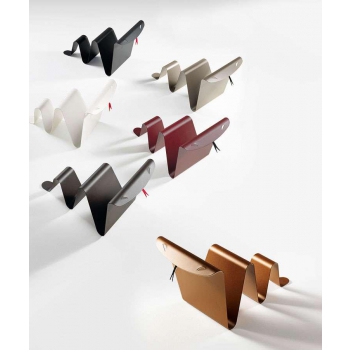 Snake magazine rack by Pezzani in painted steel