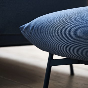 AREA pouf with four legs in painted metal