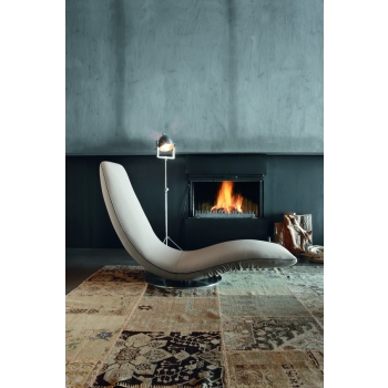 Tonin&#39;s swirl a chaise longue that becomes a pole