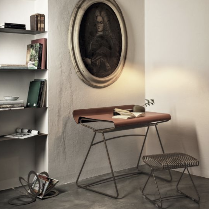Taylor desk by Bontempi with a structure entirely in steel and a top covered in leather