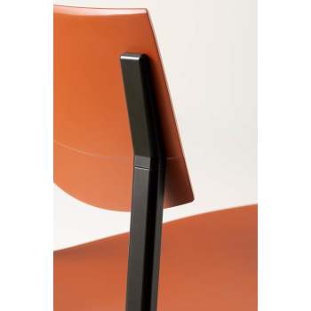 Beba Young chair in Point House polypropylene