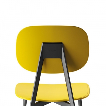 Tata chair with polypropylene seat by PoinHouse