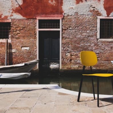 Tata chair with seat in polypropylene or wood by PoinHouse