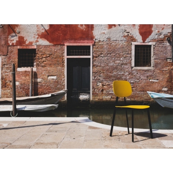 Tata chair with seat in polypropylene or wood by PoinHouse