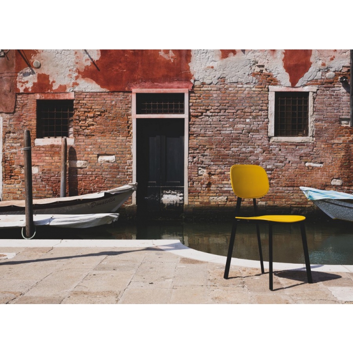 Tata chair with seat in polypropylene or wood by PoinHouse