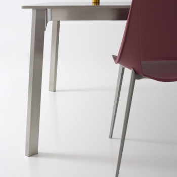 Eva chair 1 of Point House