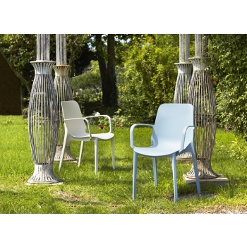 Ginevra chair with armrests by Scab Design 