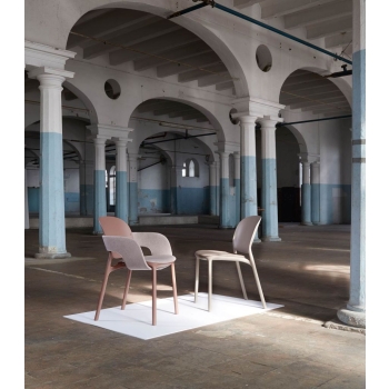 Upholstered Hug chair by Scab Design