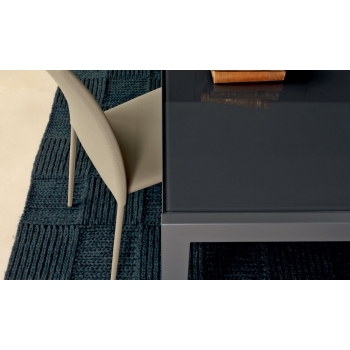 chair upholstered and covered in leather or leather fiber Amy Ingenia Bontempi