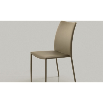 chair upholstered and covered in leather or leather fiber Amy Ingenia Bontempi