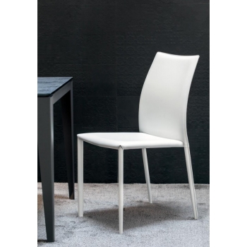 Upholstered and leather upholstered armchair in Amy&#39;s leather or leather fiber by Ingenia Bontempi