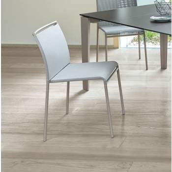 Lola chair by Ingenia