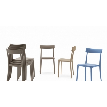 Argo stackable plastic chair by O&G Calligaris