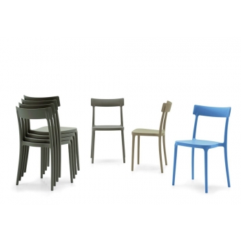 Argo stackable plastic chair by O&G Calligaris
