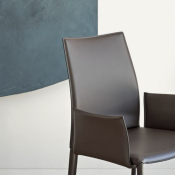 Linda chair by Bontempi with a classic design revisited in a modern key