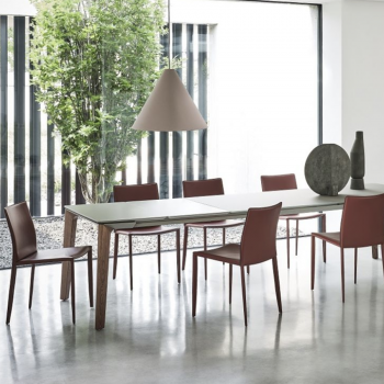 Linda chair by Bontempi with a classic design revisited in a modern key