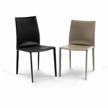 Linda chair by Bontempi with a classic design revisited in a modern key