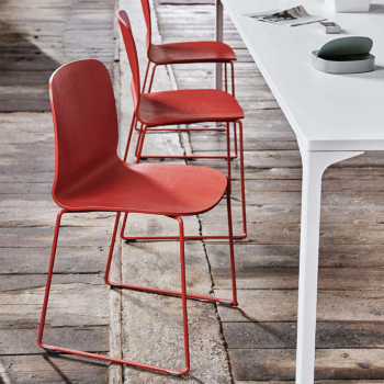 Liù chair in metal, wood, covered in fabric, leather, leather with horizontal stitching or wrinkles,