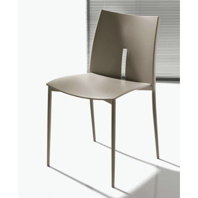 Lyra chair by Ingenia Bontempi stackable
