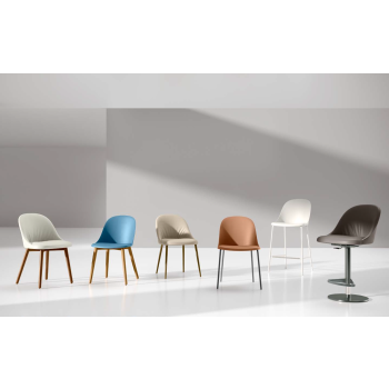Sam chair with monocoque in polypropylene and fiberglass by Ingenia
