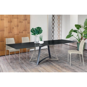 Sissi chair in eco-leather by Ingenia Bontempi