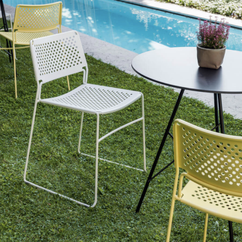 Slim SM stackable metal chair for indoor and outdoor use by Midj