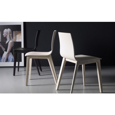 in Scab Design wood chair Smilla