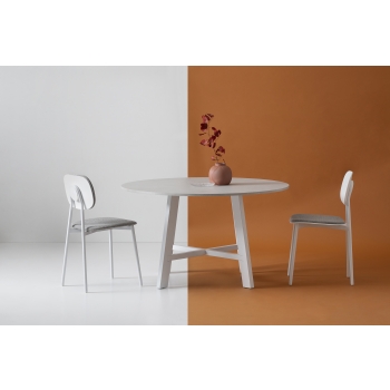 Tata Young chair with padded seat by PoinHouse