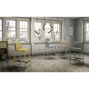 Kilt / C stool by Zamagna