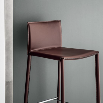 Linda stool by Bontempi with a classic design revisited in a modern key