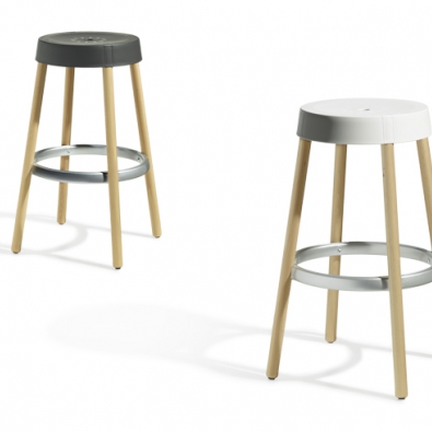 Natural Gim 75 stool in technopolymer and beech Scab design