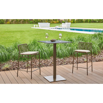 Street stool by Ingenia Bontempi in stackable steel for indoor and outdoor