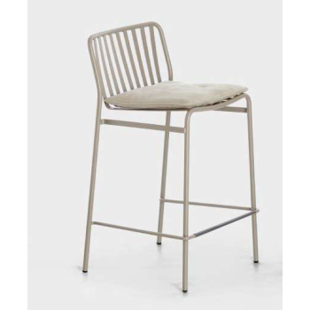 Street stool by Ingenia Bontempi in stackable steel for indoor and outdoor