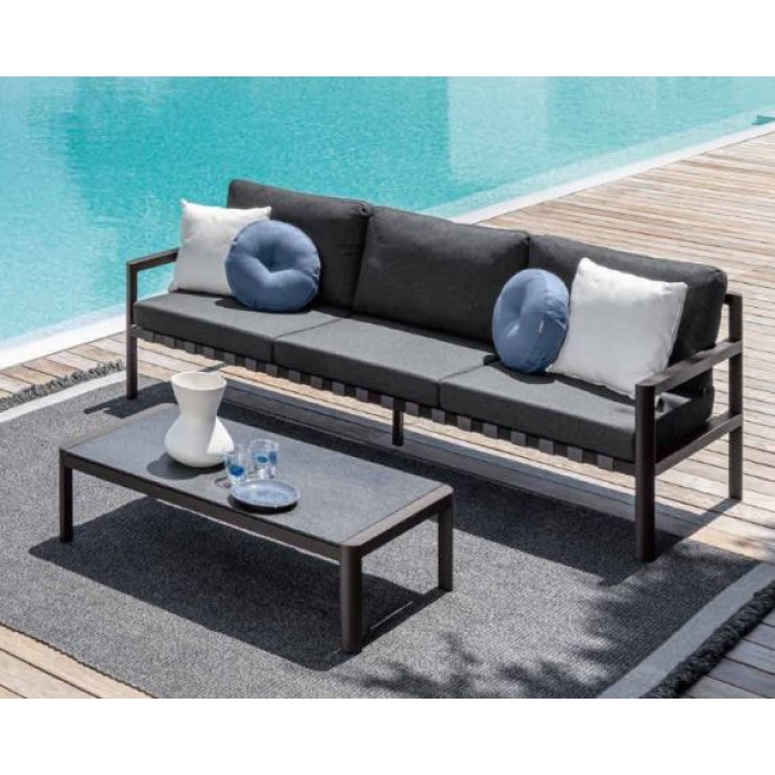 Outdoor coffee table from the Nunù collection by Talenti