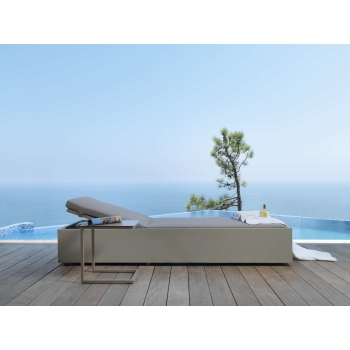 Chic side table by Talenti in aluminium