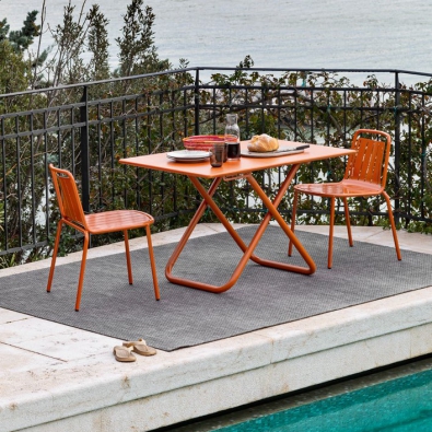 Easy convertible table by Connubia Outdoor