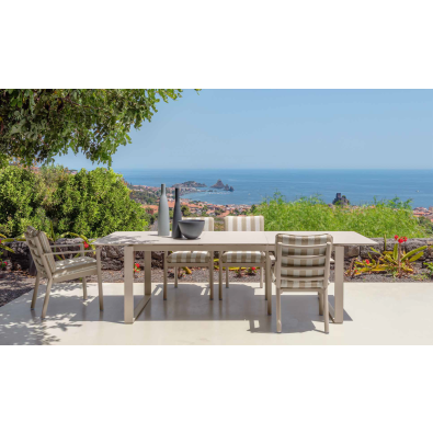 Finn extendable table by Talenti