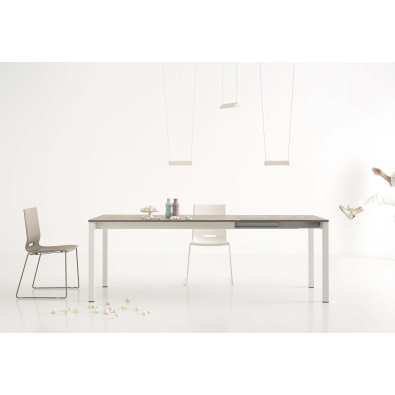 Jolly extendable table by Point House
