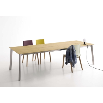Krono extendable table by Point House