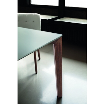 Extendable or fixed Versus table by Bontempi 