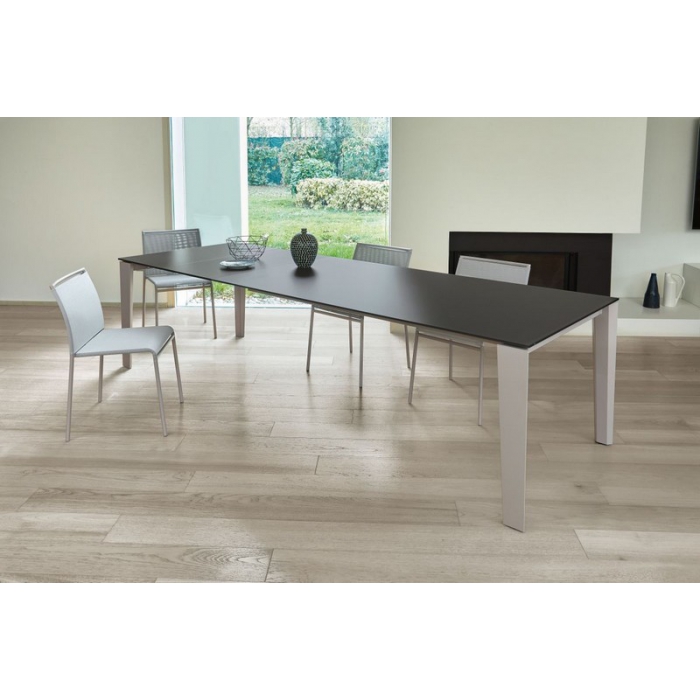 Winny extendable table by Ingenia Bontempi