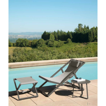 Coffee table from the Touch line by Talenti in aluminum for outdoor use