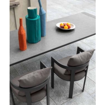 Argo Alu dining table in three sizes by Talenti
