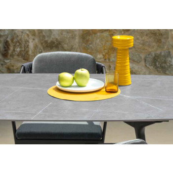 Nova dining table by Talenti
