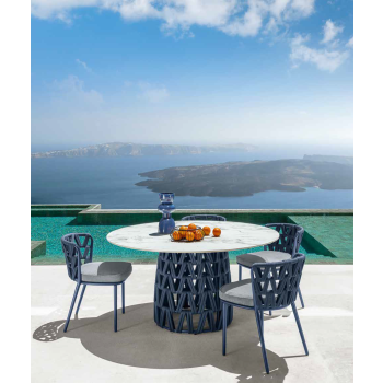 Swipe dining table in three sizes by Talenti