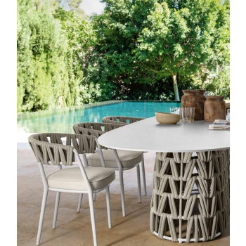 Swipe dining table in three sizes by Talenti