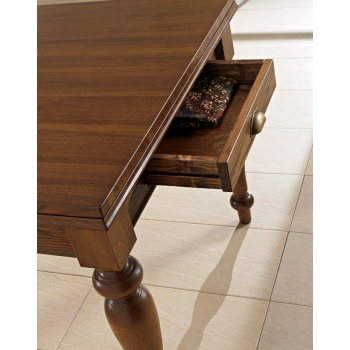 Table classic style Equipped with Benedetti entirely of wood