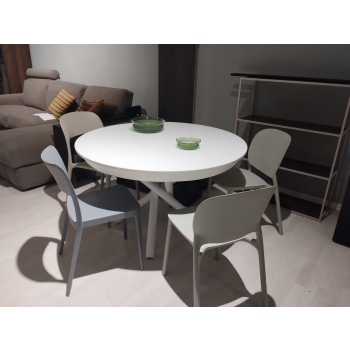 Altacom's Fahrenheit Round extendable table is ready for delivery.